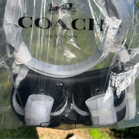 NWT COACH Ashton Baguette Bag CY658 In Signature Canvas w Shearling AUTHNTC New! - Picture 3 of 13